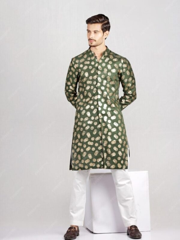 Traditional Bottoms for a Sharp Men’s Look